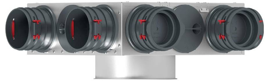 En metallförgreningsledning med fyra cirkulära, grå portar och röda clips. Det verkar vara en del av ett industriellt ventilations- eller avluftsningssystem.
