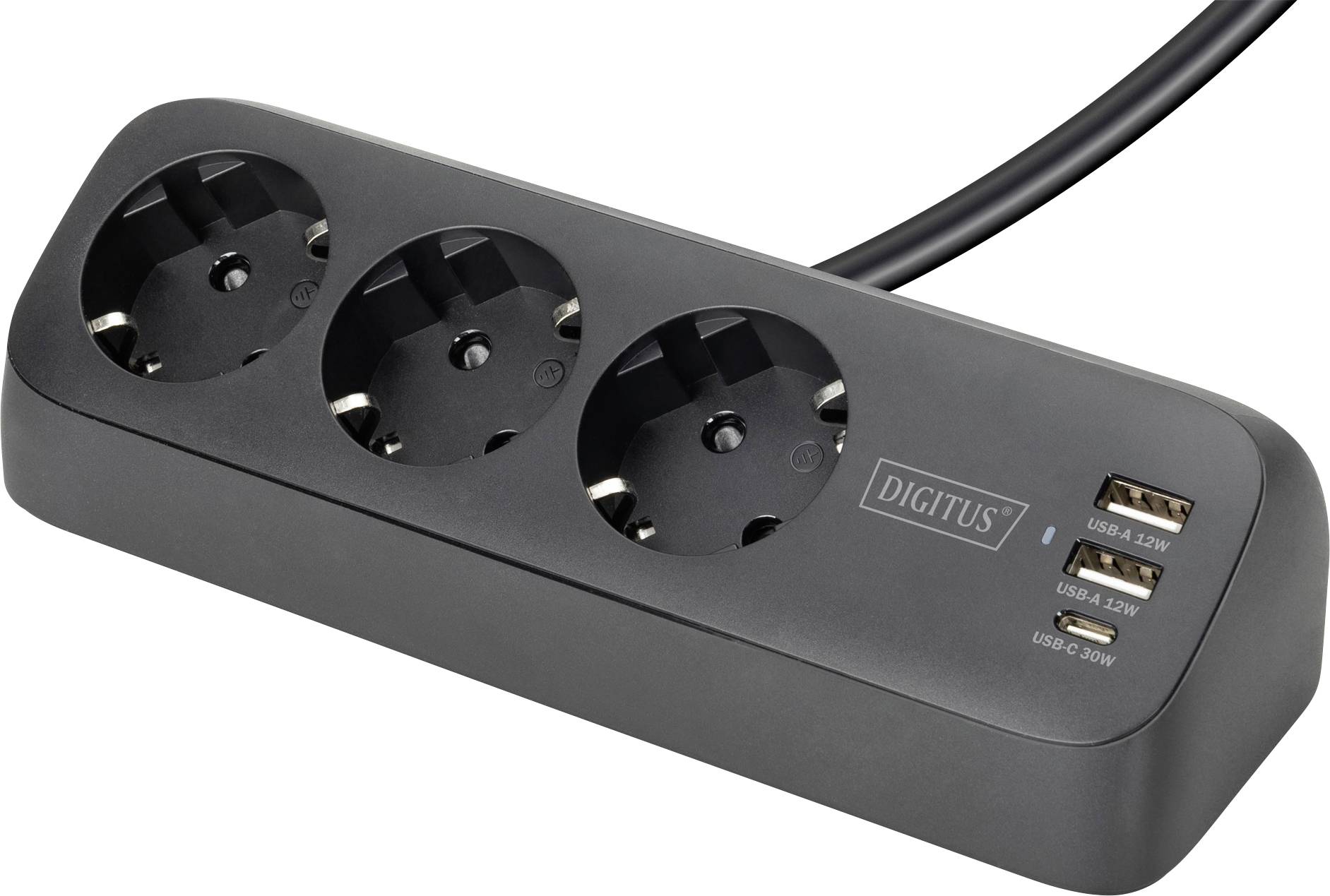 En svart strömfördelningslist med tre europeiska uttag och två USB-A-portar på sidan märkta för laddning av telefoner eller enheter.