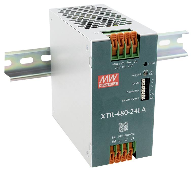 MW Mean Well XTR-480-24LA strömförsörjning monterad på DIN-skena. Den levererar 24V DC, 20A utgång med statusindikatorlampor på framsidan.