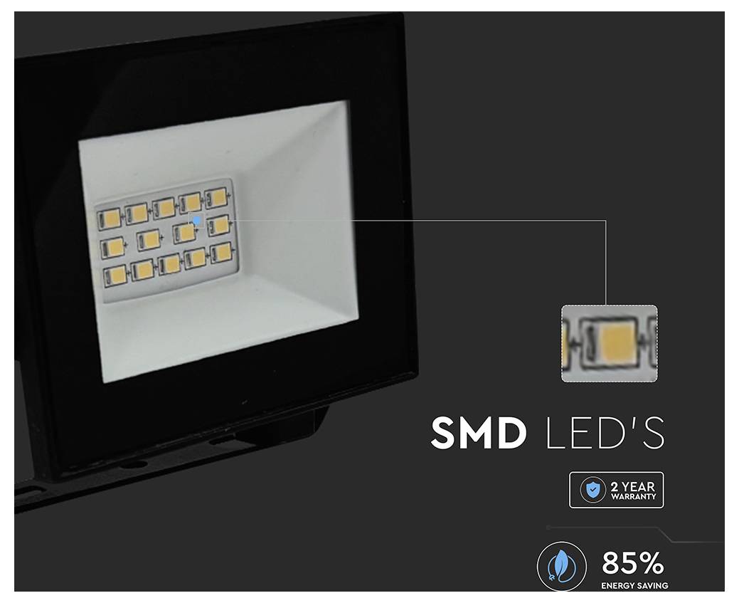 En närbild av en SMD LED-lampa som visar dess design, med en etikett som anger 2 års garanti och 85% energibesparing.