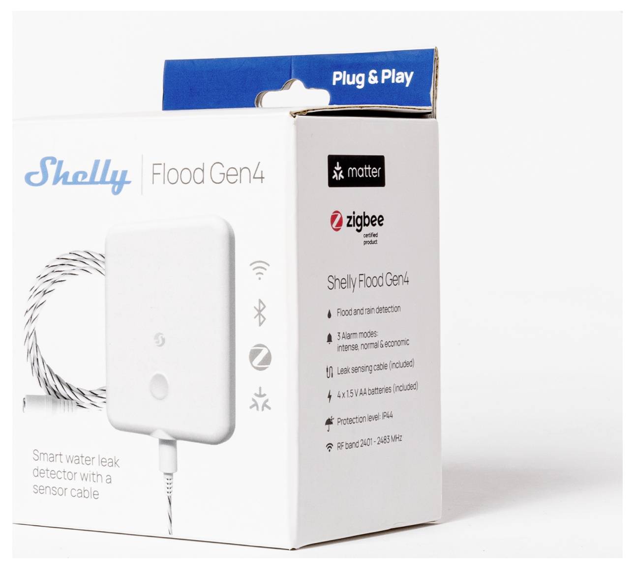 'Shelly Flood Gen4' vattenleckdetektor förpackning med ikoner för Zigbee och Matter-kompatibilitet, med 'Plug & Play' bekvämlighet.