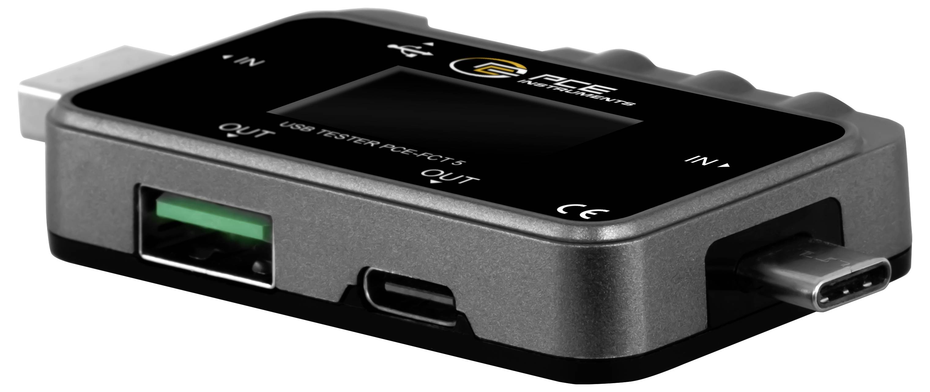Svart USB-adapterhub med USB-A, USB-C och HDMI-liknande portar, visad i perspektiv på vit bakgrund.