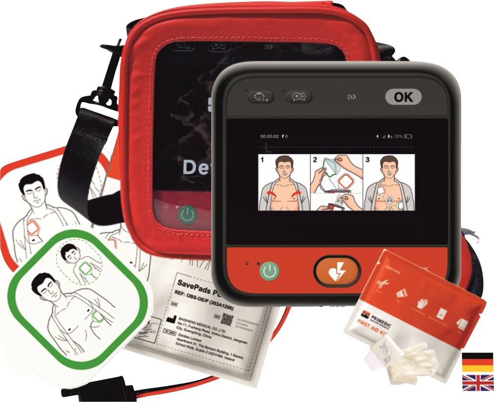 Bärbar AED-kit med röd transportväska, defibrillatorenhet, elektrodplattor för vuxna och barn, samt illustrerade instruktioner för HLR/defibrillator.