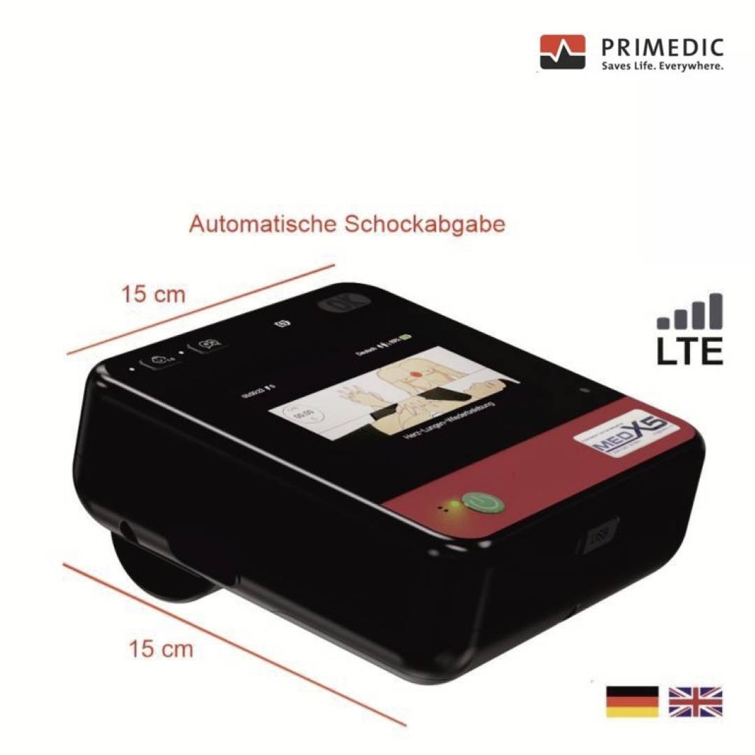 Automatisk extern defibrillator visas med dimensioner märkta som 15 cm gånger 15 cm. Innehåller tysk text 'Automatische Schockabgabe'. LTE-symbol och flaggor.