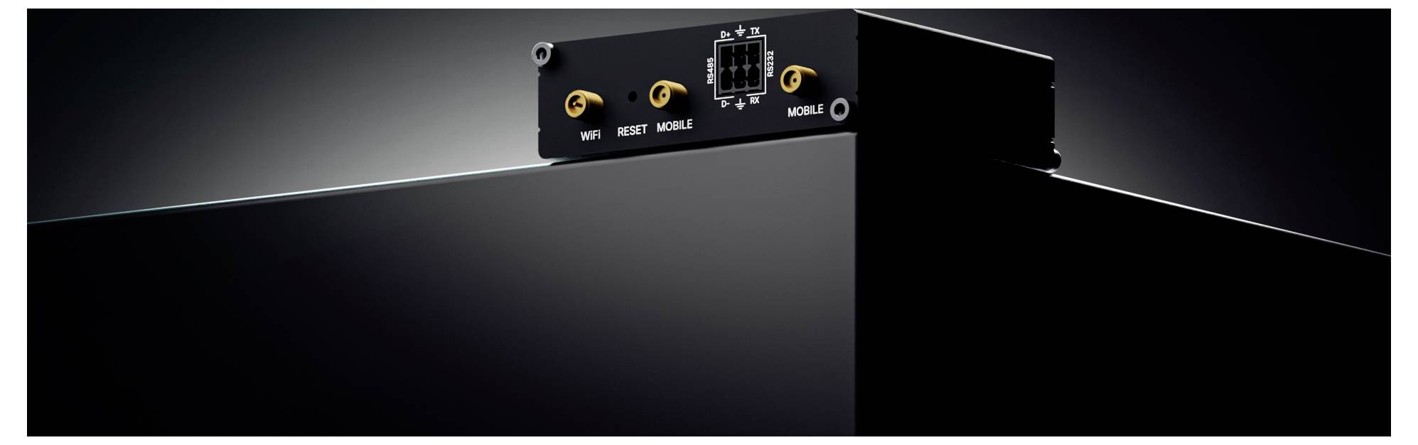 En svart elektronisk enhetsmodul med 'WiFi'- och 'Reset Module'-portar, placerad mot en mörk gradientbakgrund.