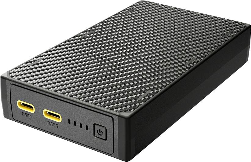 En svart, strukturerad bärbar powerbank med två gula USB-portar, indikatorlampor och en strömknapp på sidan.
