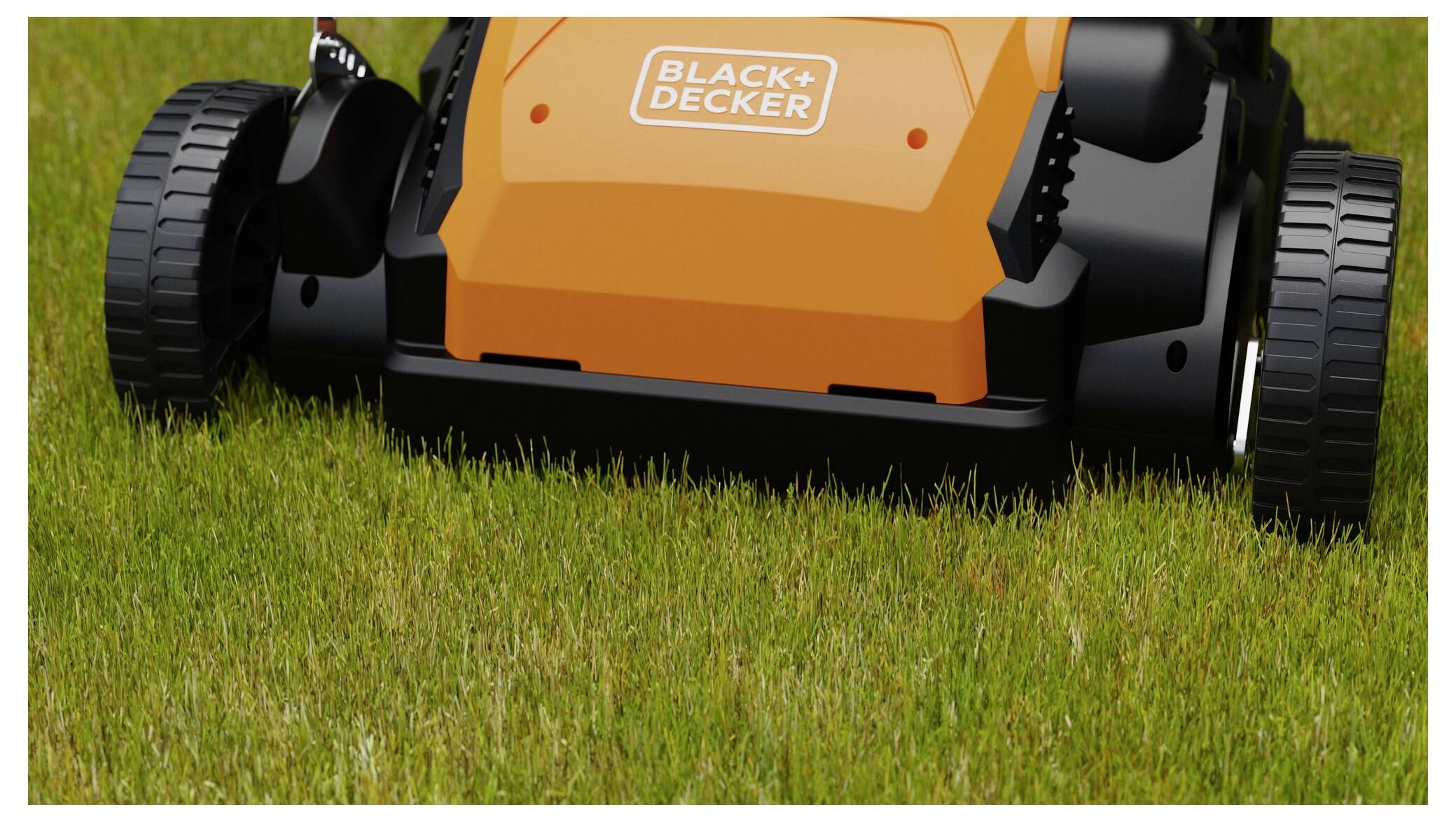En ljus orange gräsklippare på grön gräs som visar varumärket "BLACK+DECKER". Klipparen är fokuserad på framsektionen och hjulen.