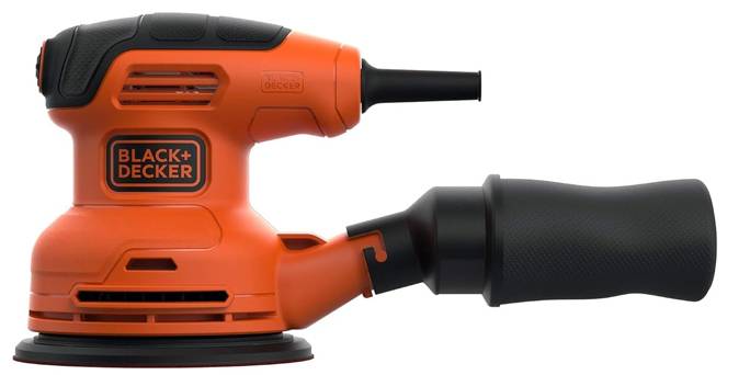 En orange Black+Decker handslipmaskin med dammsugarpåse, utformad för att slipa träytor.