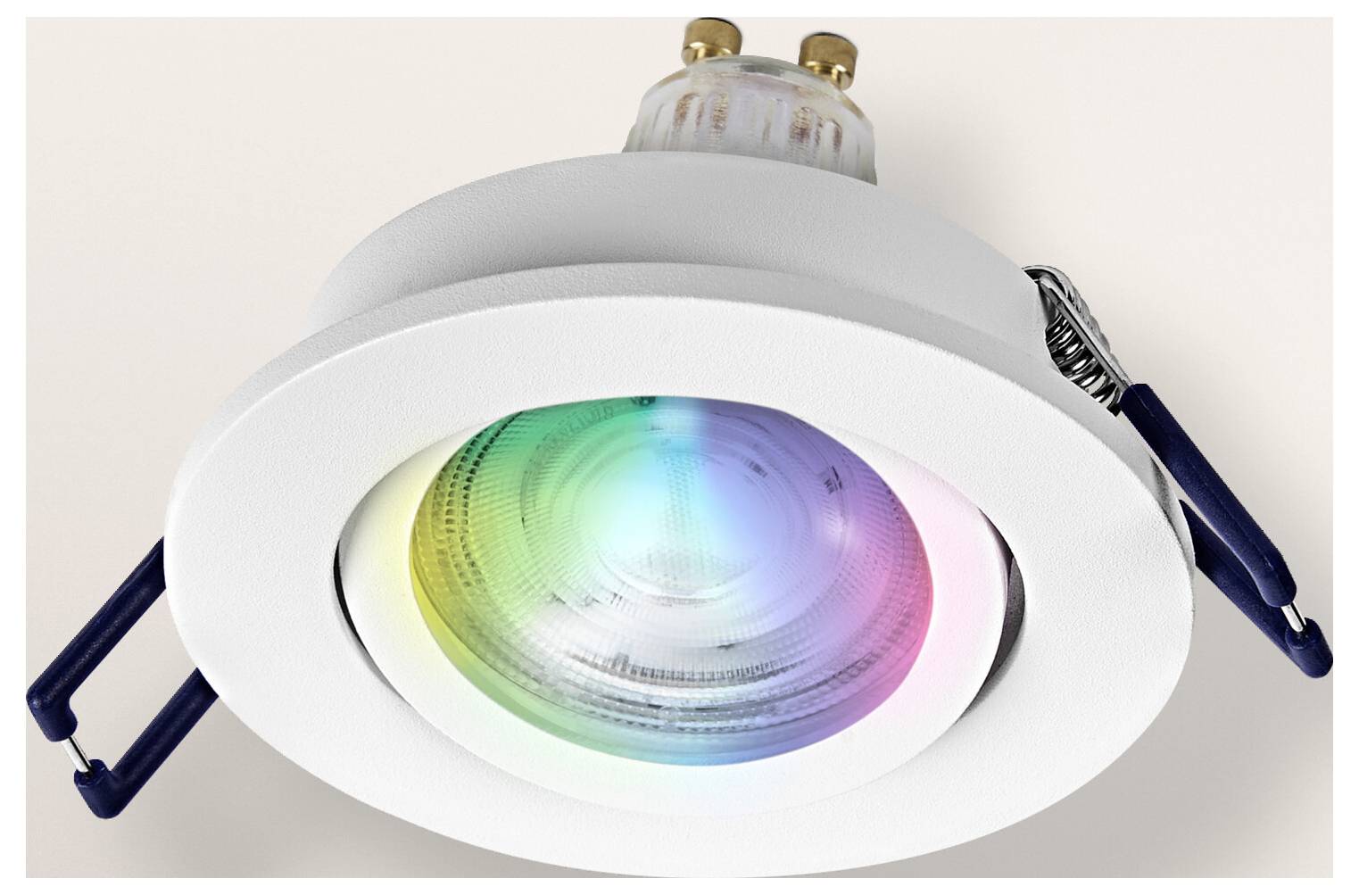 En rund taklampa med LED och färgglad, multicolor-glöd, monterad i en vit infälld armatur.