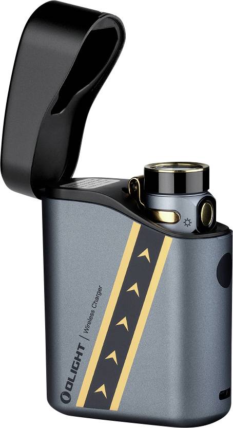 En kompakt, öppen lock-gadget med metallic-finish och ett guldpilmönster. Den har en roterande strömbrytare och är märkt "OLIGHT trådlös laddare".