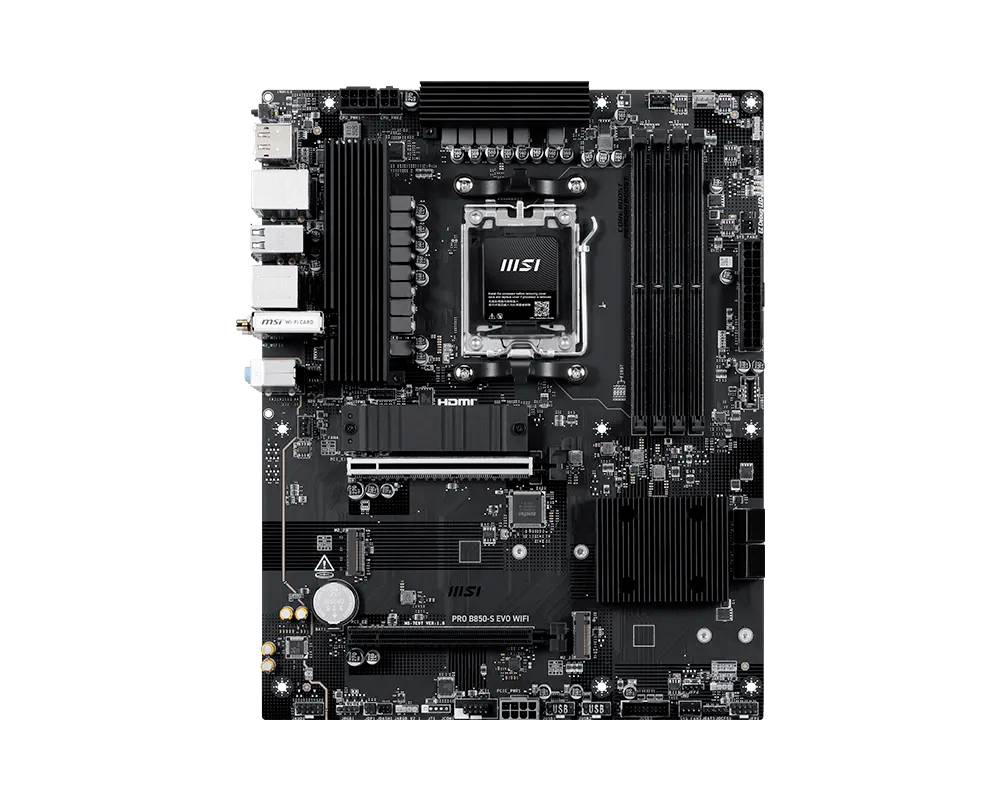 MSI-moderkort med Intel CPU-sockel, fyra RAM-platser, PCIe-kortplatser och flera bakre I/O-portar, visad mot vit bakgrund.