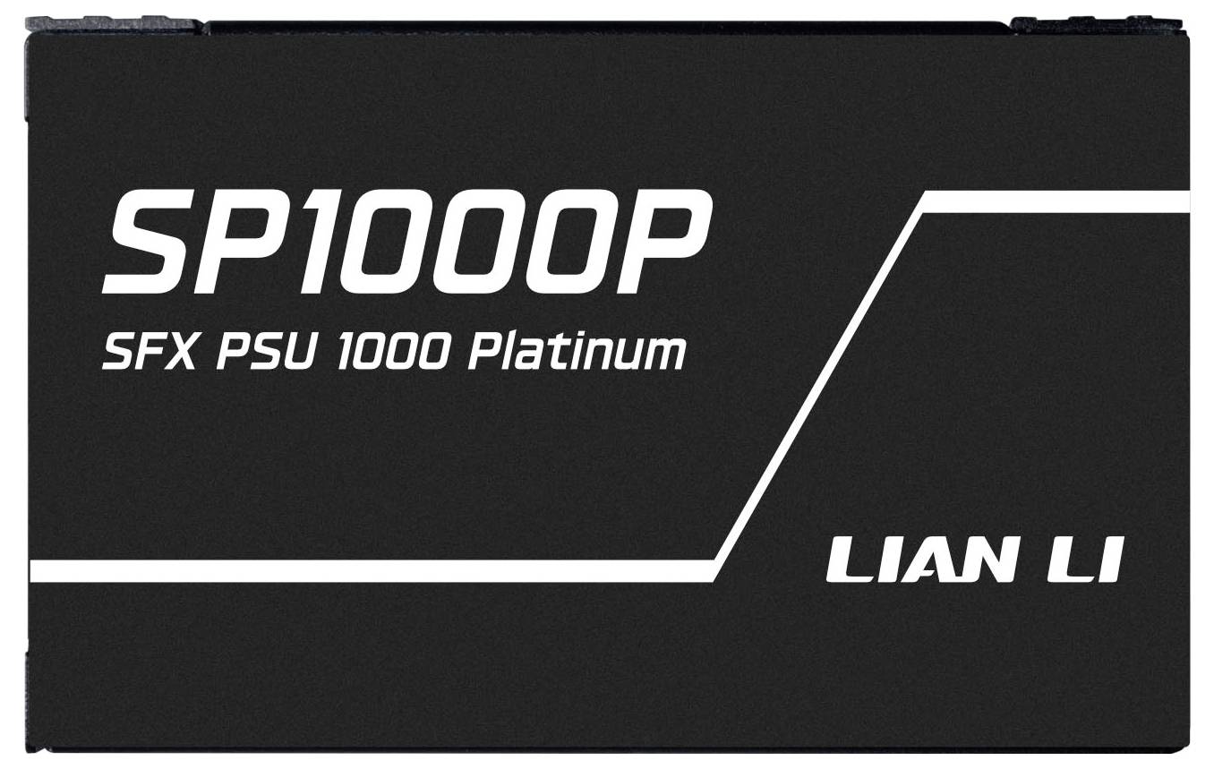 'Lian Li SP1000P SFX PSU 1000 Platinum' text på en svart strömförsörjningsenhet med vita linjer och varumärkeslogotyp.