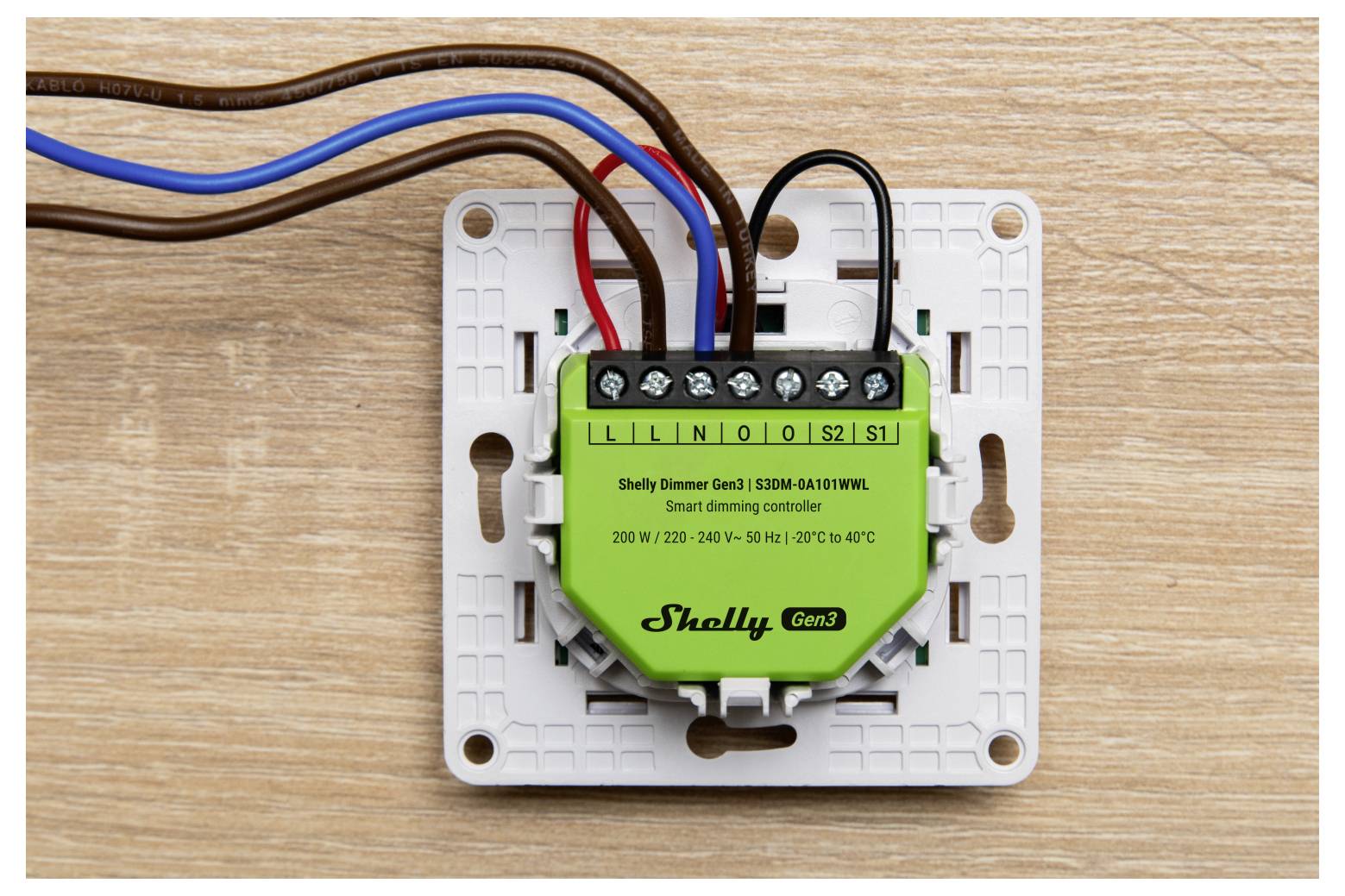 Intelligent dimmerkontakt som visar elledningar: L, N, O, S1, S2. Modell Shelly Dimmer Gen 2, 150W-400W.