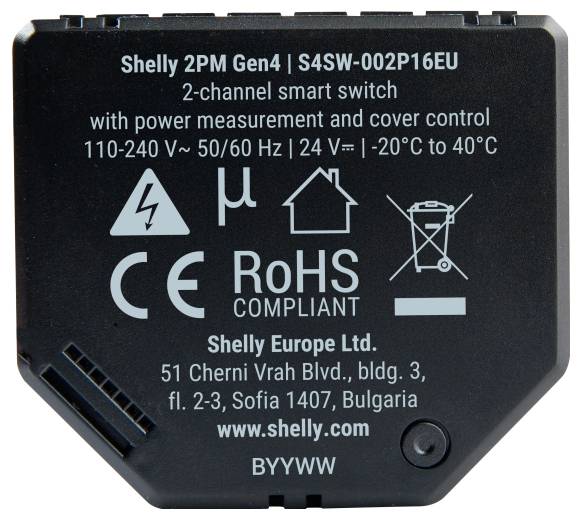 "Shelly 2PM Gen4"-etikett på en 2-kanals smart-switch med effektmätning, 110-240V, -20°C till 40°C, RoHS-kompatibel, kontaktinformation inkluderad.