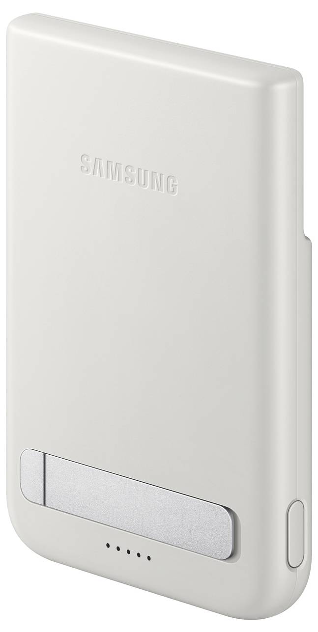 En vit Samsung trådlös laddningsströmbank med integrerad stödfot.