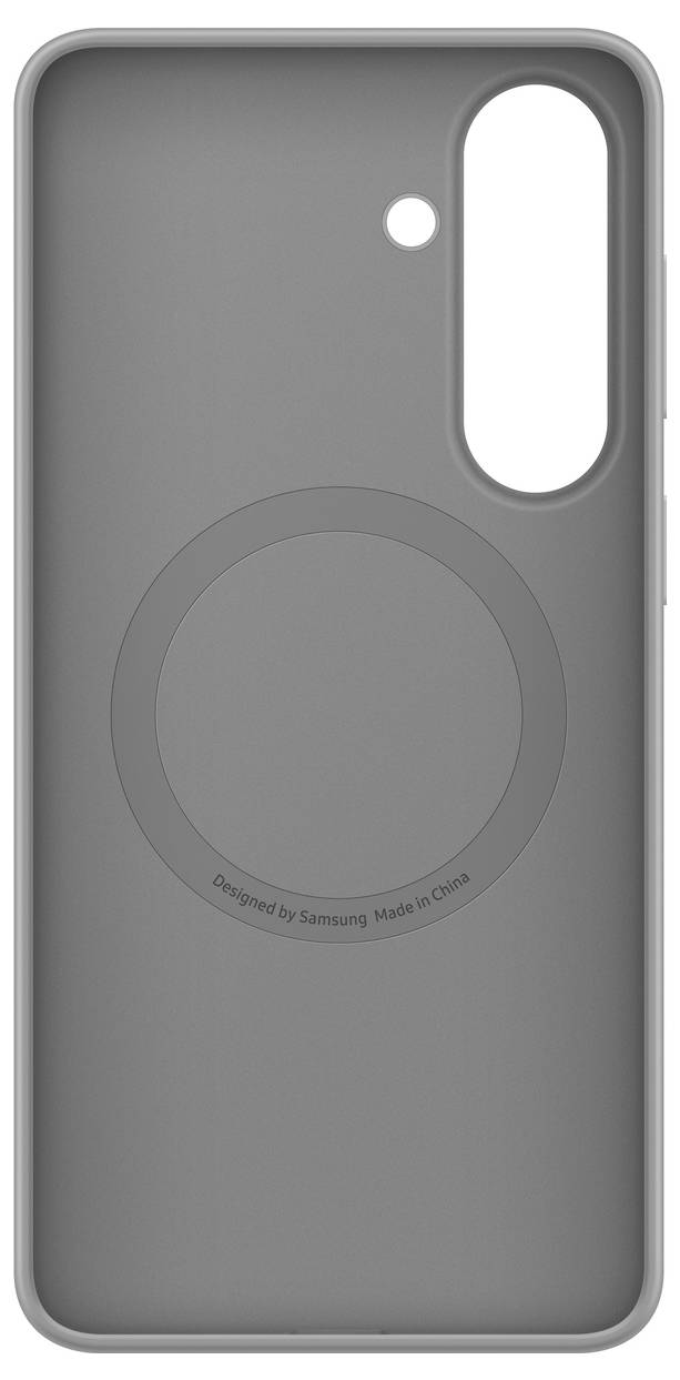 Ett grått telefonföretag med en cirkulär design i mitten och utskärningar för kamera och blixt. Texten lyder "Designad av Samsung Tillverkad i Kina."