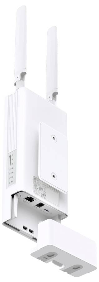 En vit trådlös åtkomstpunkt med antenner, portar och en avtagbar panel, utformad för utomhusbruk och förbättrad internetuppkoppling.