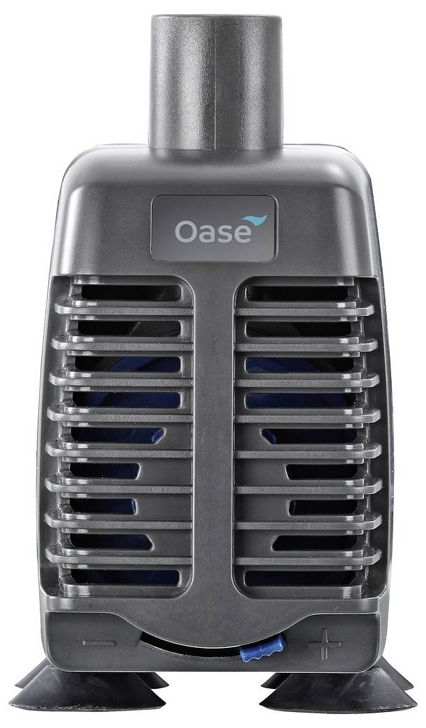 En vertikal, rektangulär vattenpump med grå kropp och märkt med "Oase" på framsidan. Den har ventiler och sitter på sugkoppar.