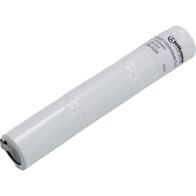 En cylindrisk vit batteri märkt 'Batteries Plus Sanyo', med specifikationer och serienummer tryckt på ytan.