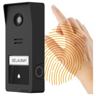 En svart videodörrklocka med etiketten "DELAUNAY", utrustad med en kamera och klockknapp, visas bredvid ett stort orange fingeravtryck.