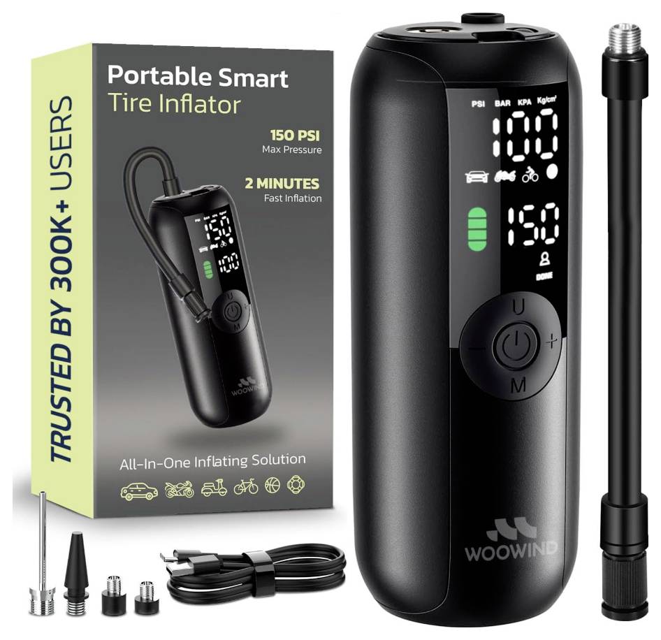 Bärbar smart däckpump med digital display bredvid sin förpackningsbox. Boxen visar "150 PSI Max tryck" och "2 minuters snabb uppfyllning." Innehåller tillbehör.