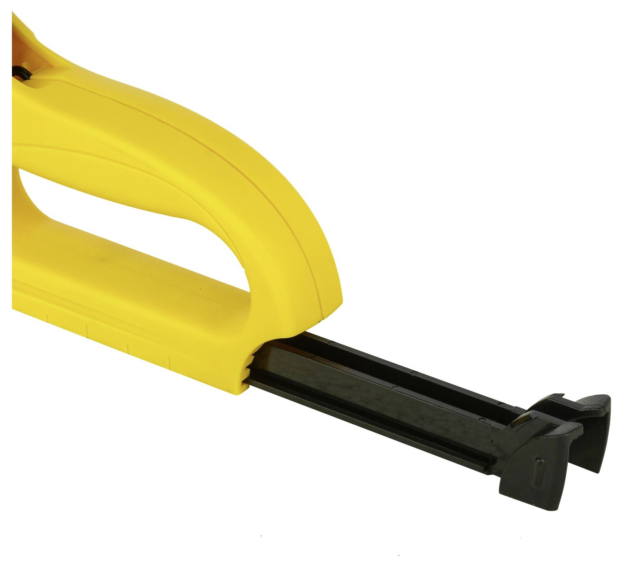En gul häftpistol med en svart metallförlängning är utdragen och visar mekanismen som används för häftning.