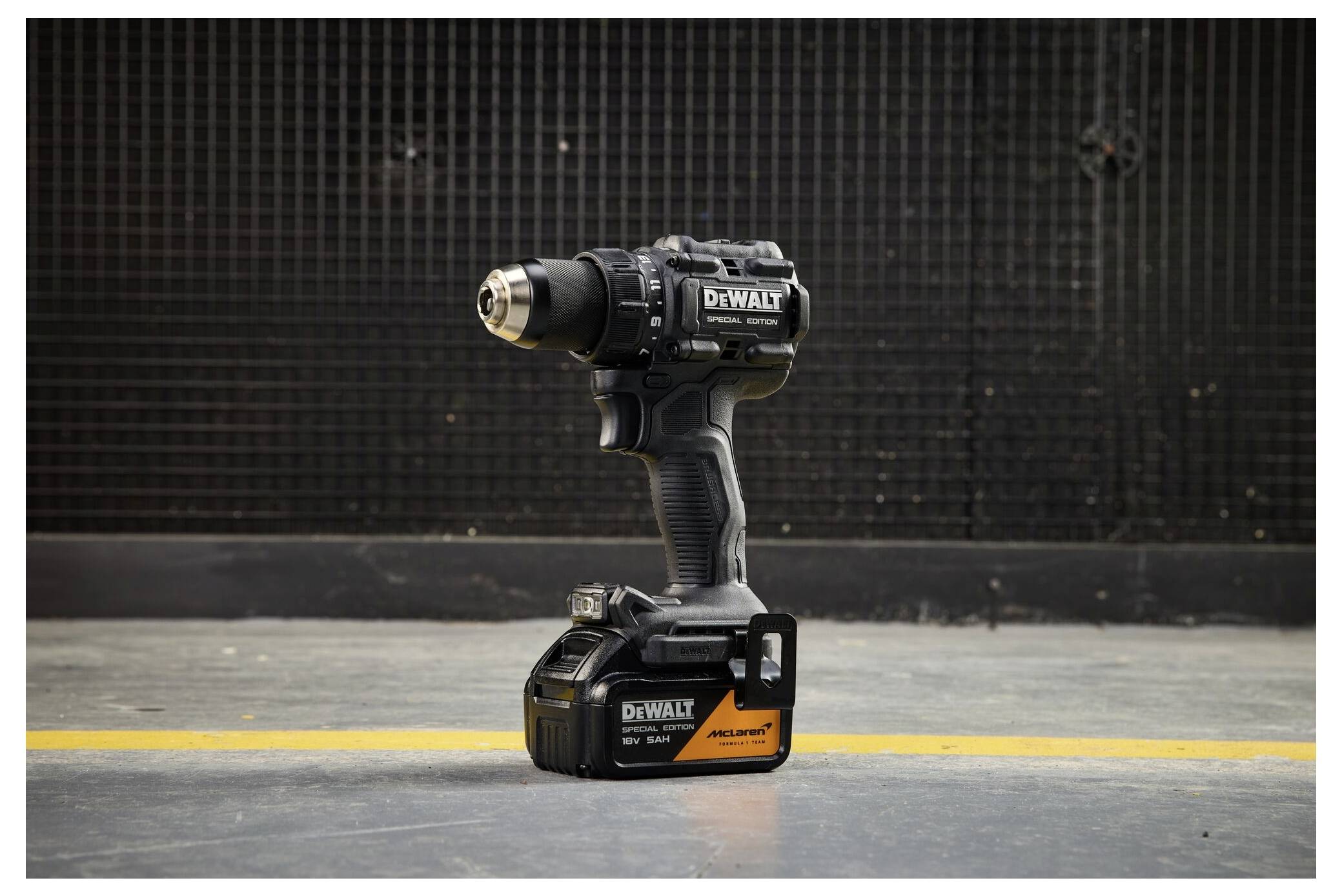 DEWALT DCD81MP2T-QW DCD81MP2T-QW Borrskruvdragare batteri 18 V 5 Ah-4
