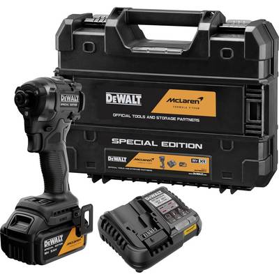 DEWALT McLaren specialutgåva trådlös slagverktyg, batteri, laddare och transportväska på vit bakgrund