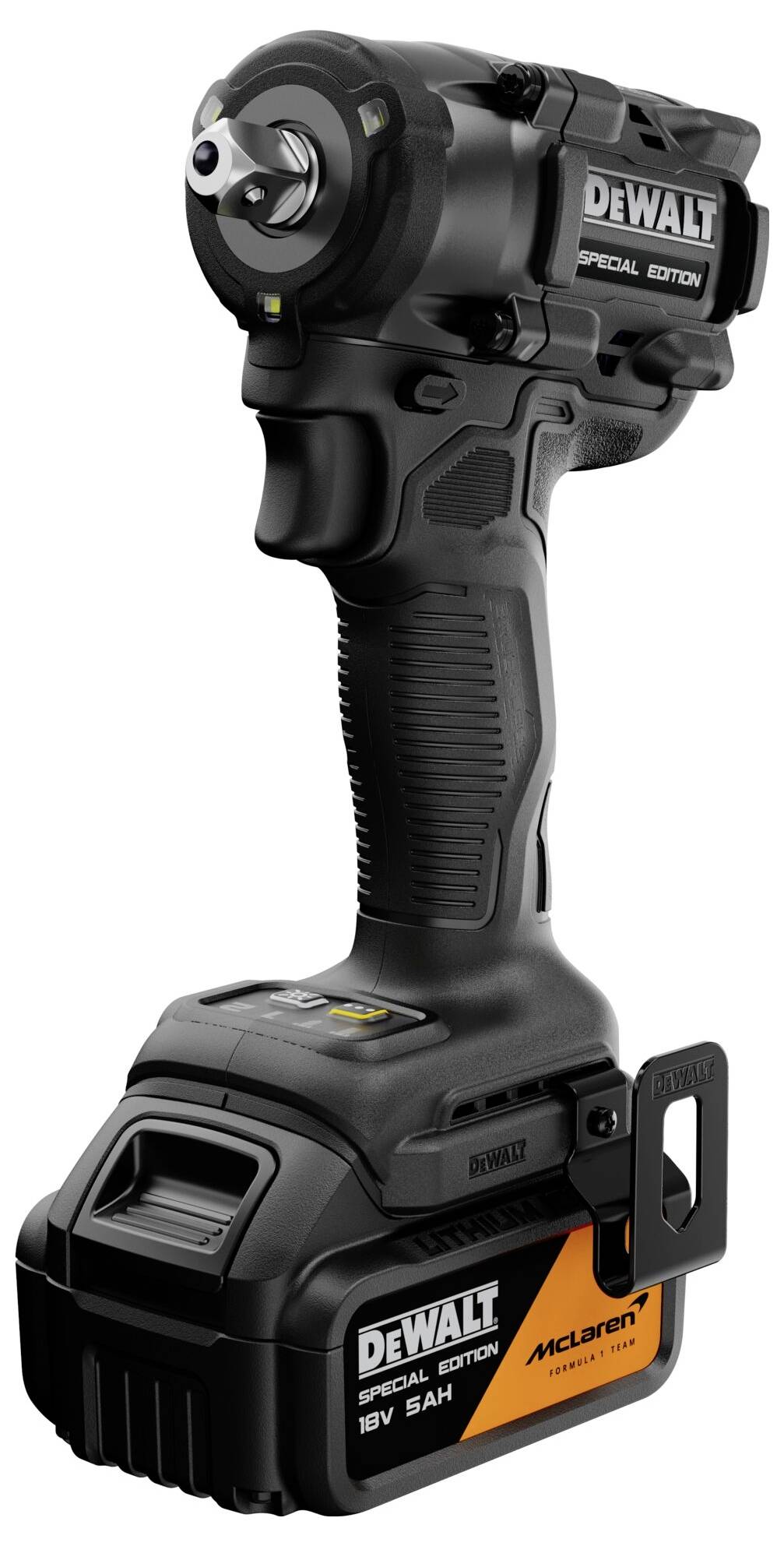 DeWalt trådlös slagskruvdragare med batterip paket, märkt "Special Edition" och "McLaren" i svart och orange.