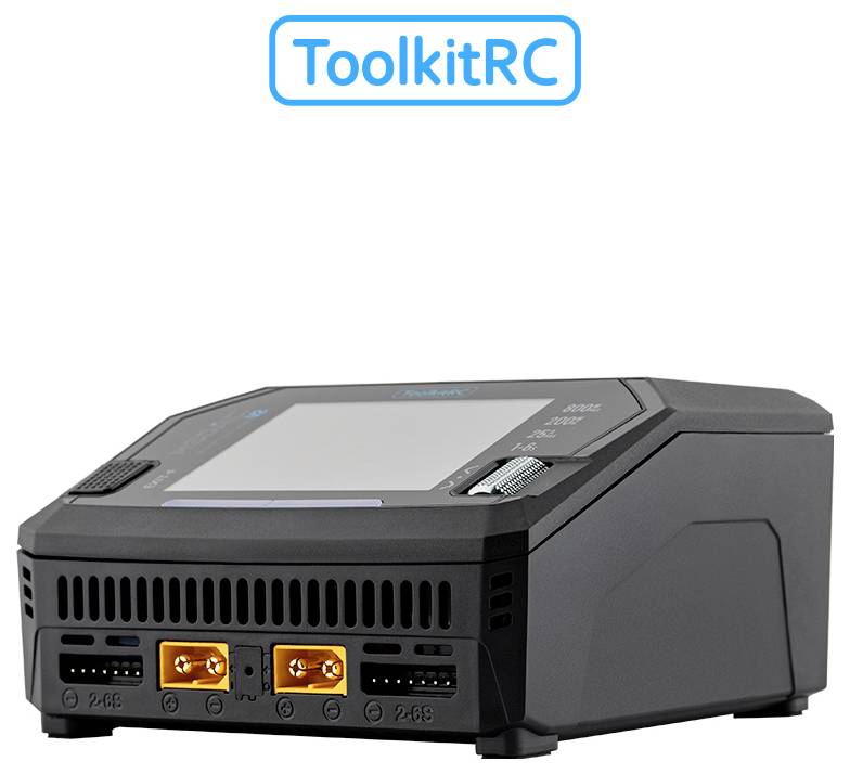 ToolkitRC elektronisk enhet visad i svart vinklad låda med pekskärm och ventilationsöppningar på framsidan, troligtvis en batteriladdare eller effekttestare.