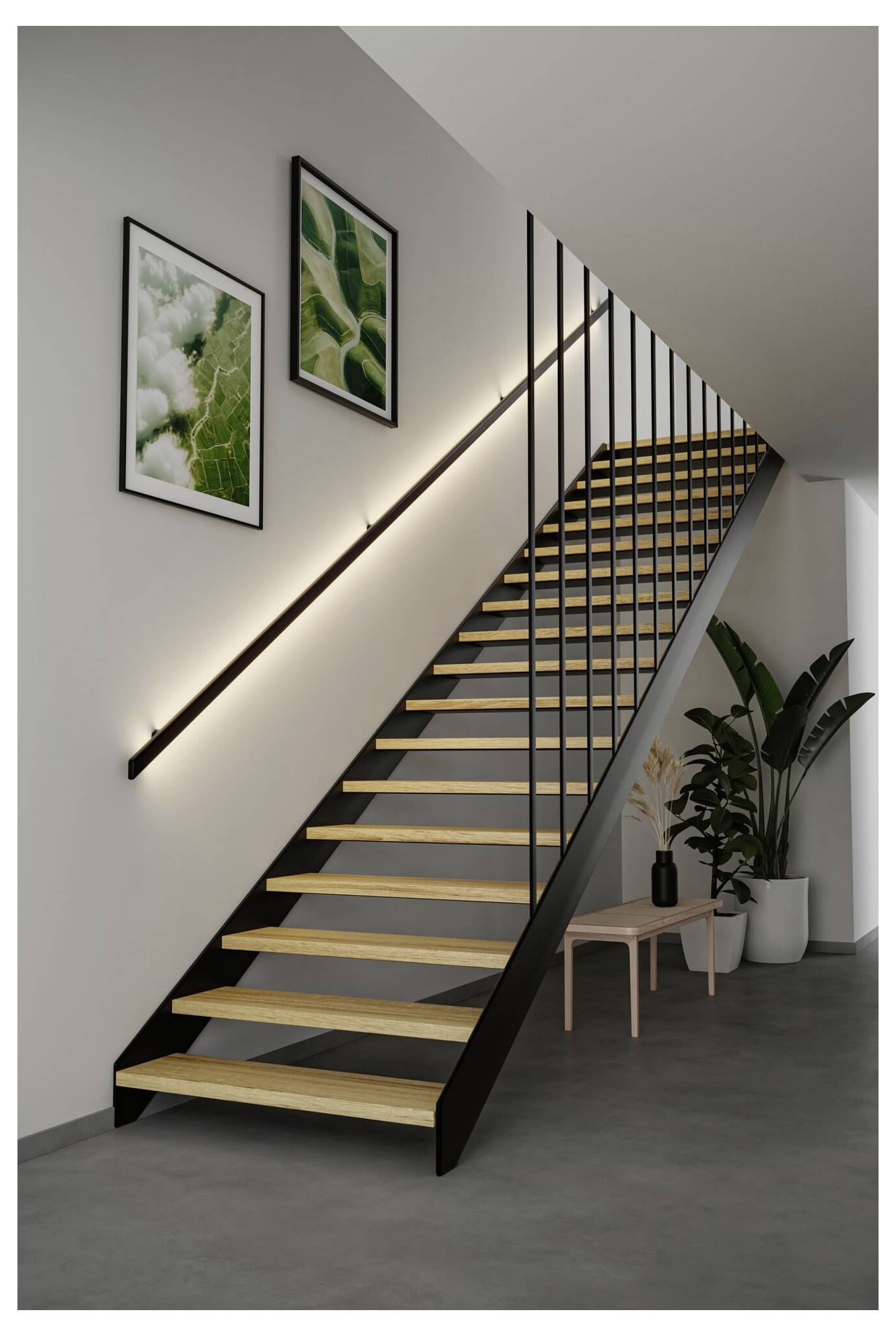Modern inomhustrappa med svarta räcken, trätrappsteg, väggkonst och krukväxter i en minimalistisk inredning.