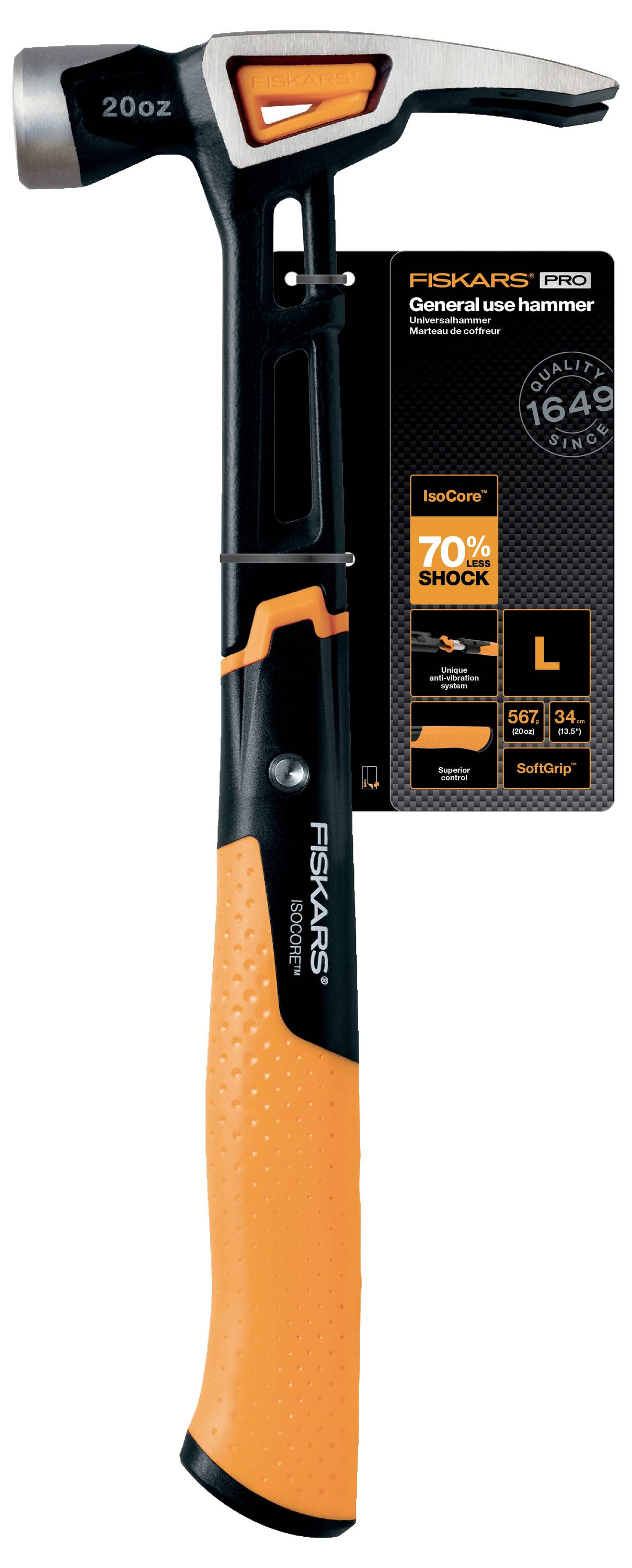 Fiskars Pro-slägga för allmänt bruk med svart och orange handtag och ett 20 oz huvud, visad med förpackningsetiketter som framhäver 70% chockdämpning och stor storlek.