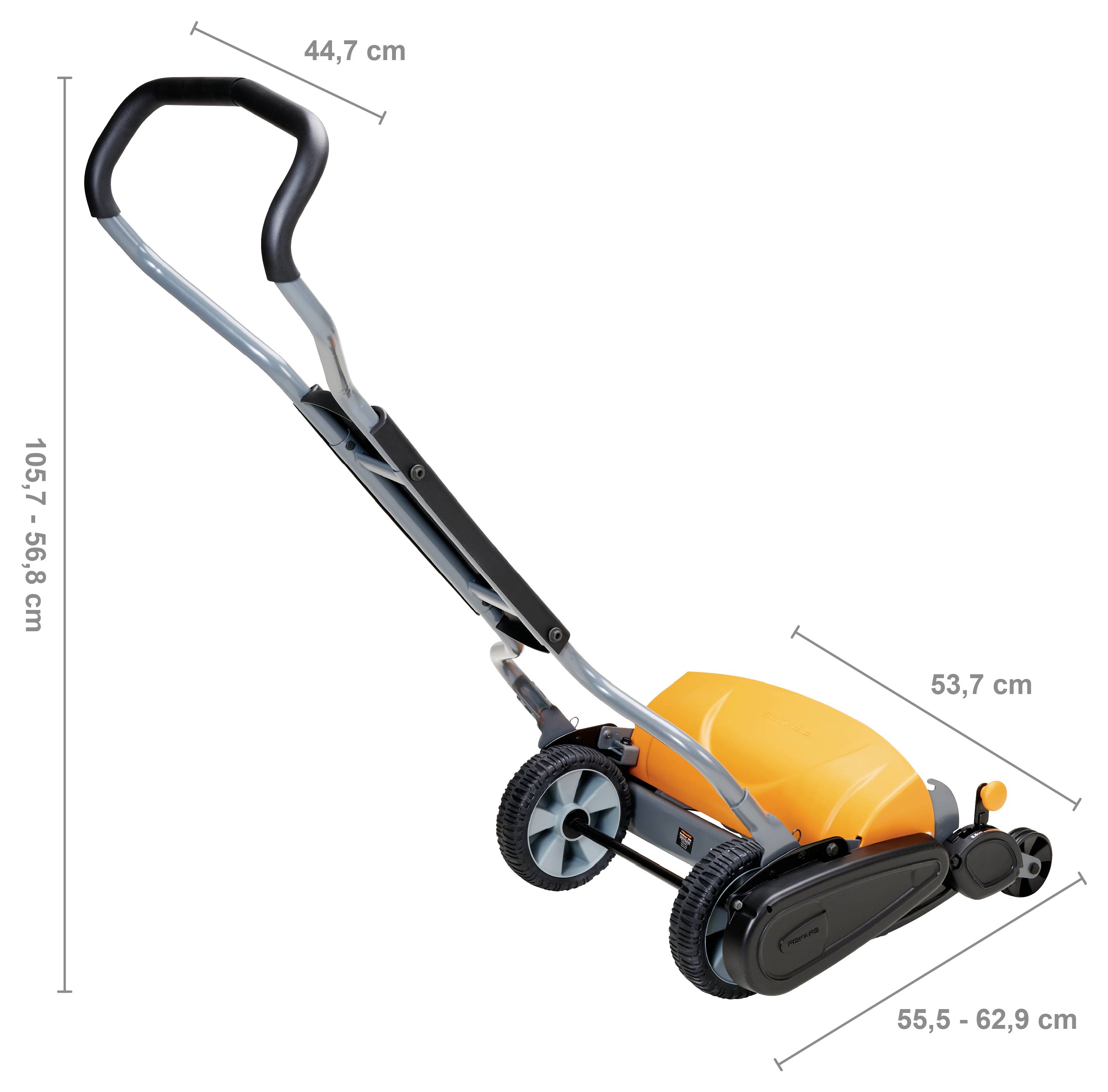 Illustration av en push-spö gräsklippare med märkta dimensioner: 105,7–56,8 cm höjd, 44,7 cm handtagsbredd, 53,7 cm längd och 55,5–62,9 cm basbredd.