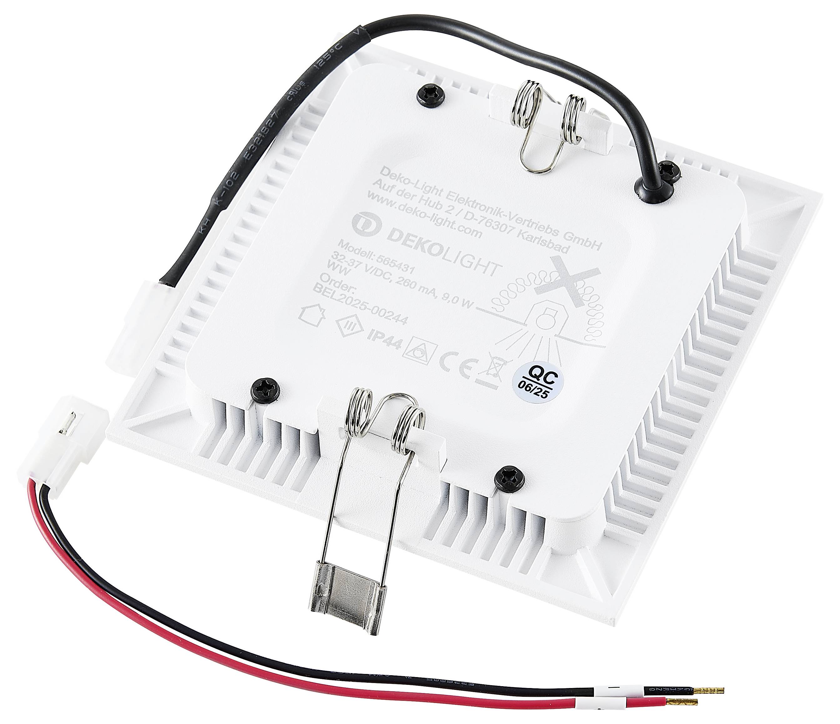 Vit LED-downlight-drivmodul med bifogade svarta och röda kablar och fjäderklämmor, visad på vit bakgrund.