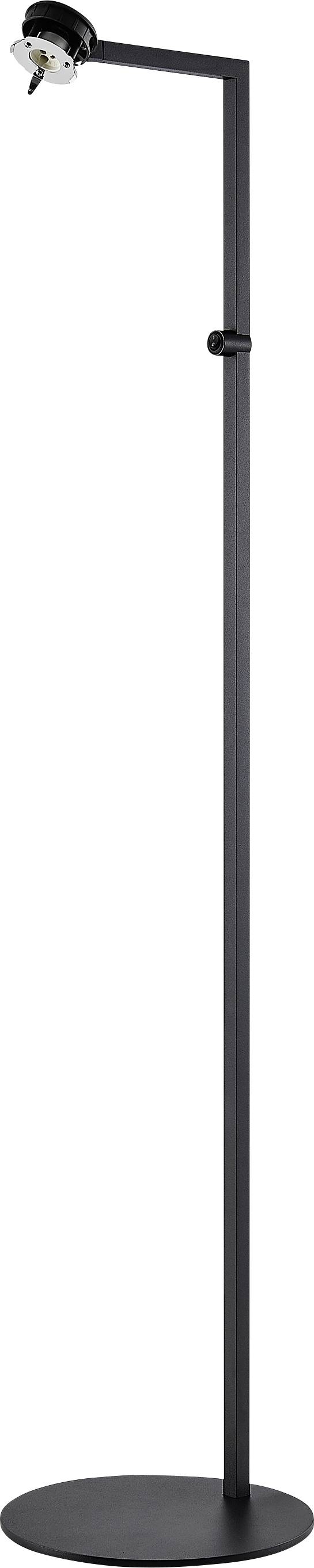 Svart justerbar golvlampa med rond bas och vinkslad lamphuvud på ett slankt vertikalt stativ.