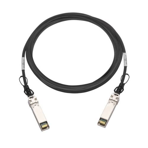 Svart kabel med två metallkontakter på vit bakgrund, visad i en slinga.