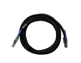Upprullad svart kabel med kontaktändar på båda sidorna, visad på vit bakgrund.