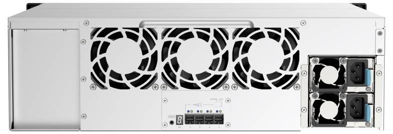 Baksidan av en rackmonterad server med tre stora kylfläktar, dubbla hot-swap strömförsörjningsenheter och nätverksportar centrerade nedanför.