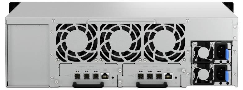 Bakvy av ett silvergrått serverskåp med tre stora kylfläktar, flera Ethernet- och USB-portar, och dubbla hot-swap-strömförsörjningar på höger sida.