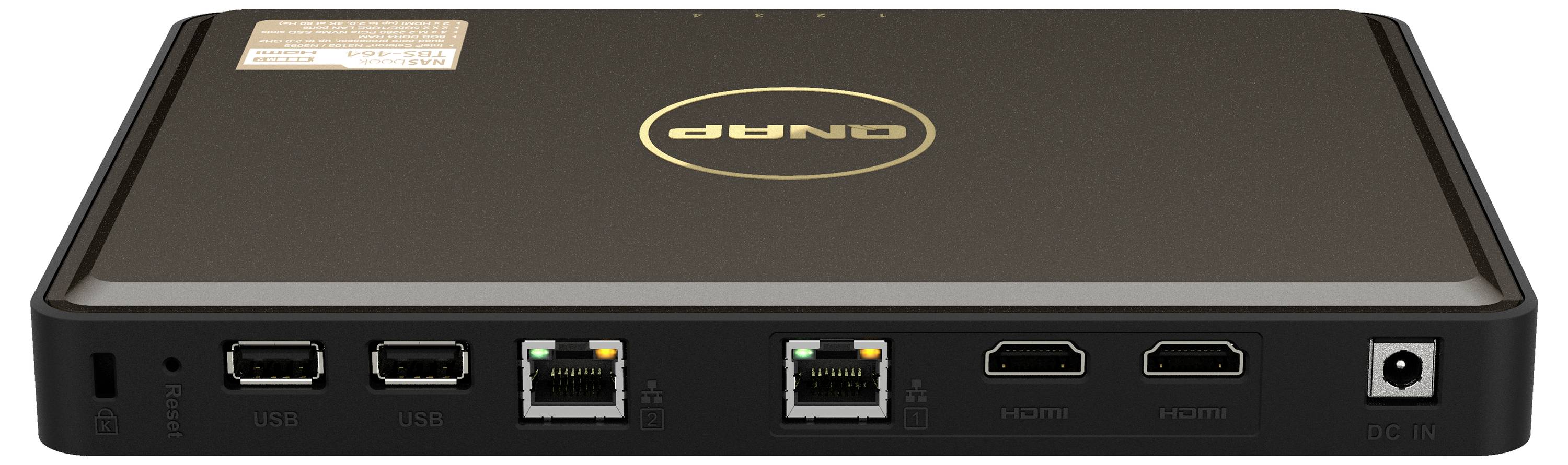 Bakvy av en svart Juno-enhet med två USB-portar, två Ethernet-portar, två HDMI-portar, en strömingång och en etikett på toppen.