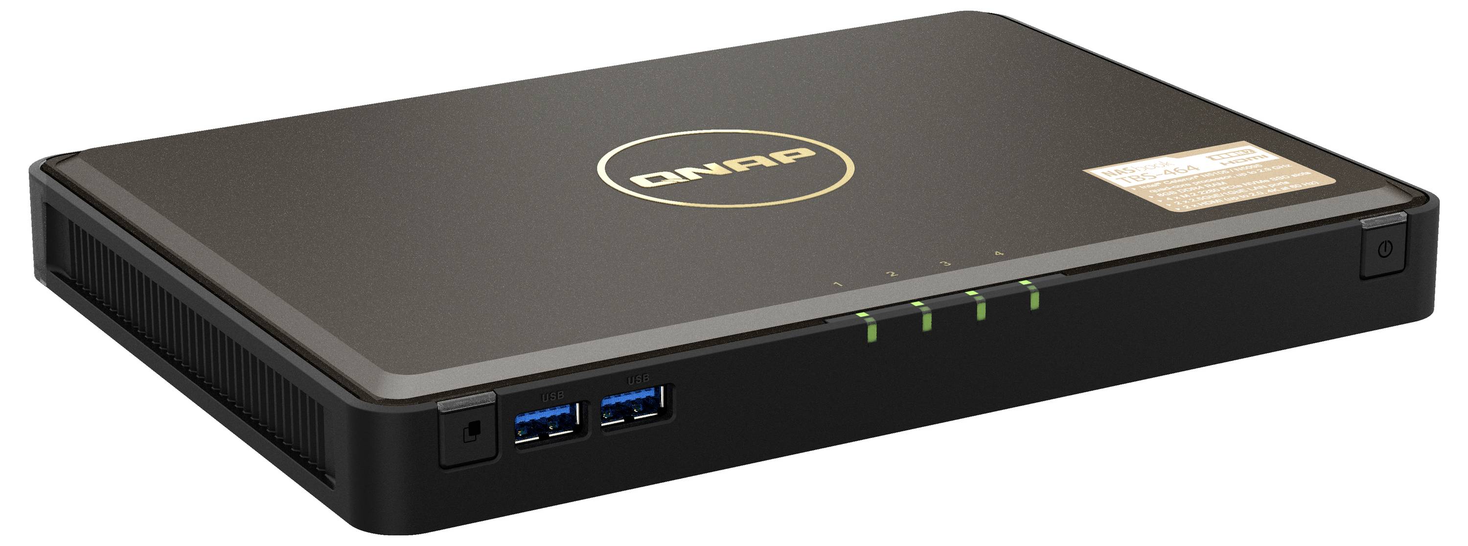 Kompakt svart nätverksenhet med guldlogotypen "ANAB", USB-portar på framsidan och statuslampor, visad i perspektiv på vit bakgrund.