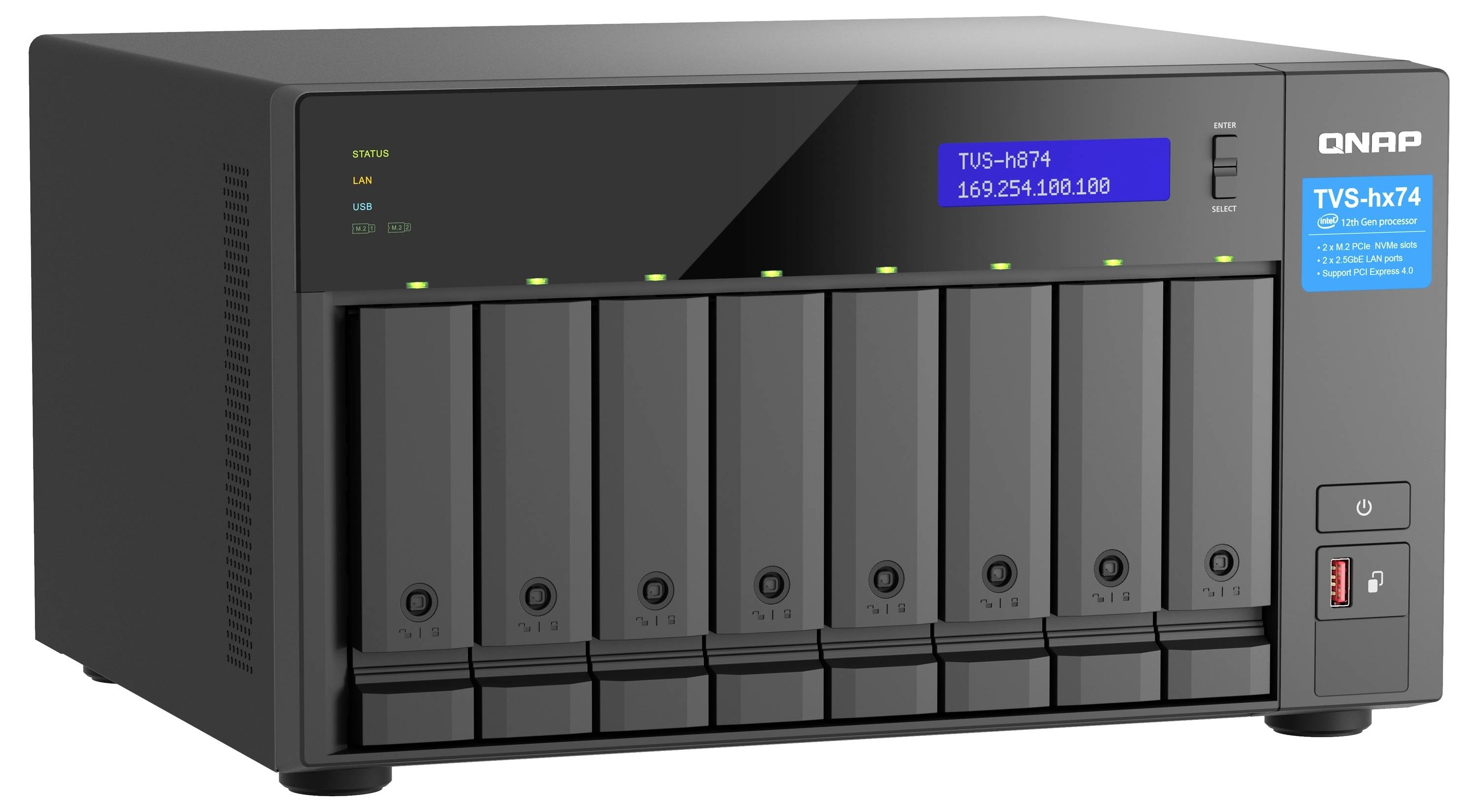 QNAP 8-fack NAS-lagringsenhet med främre drivenheter, statuslampor, display som visar "TUS-h874" och IP-adress, samt strömknapp på höger sida.