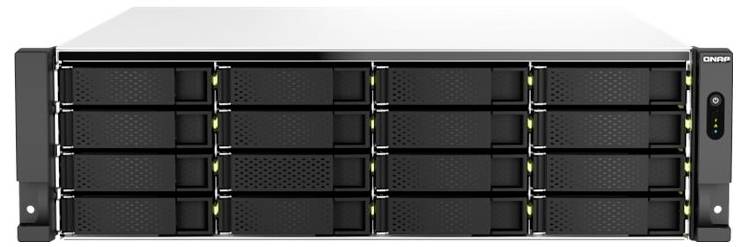 Frontvy av en QNAP rackmount-lagringserver med flera hot-swap-enhetsplatser och statuslampor, visad på en vit bakgrund.