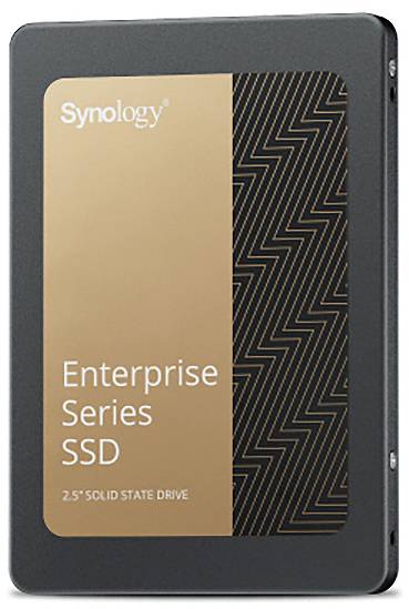 Synology Enterprise Series SSD 2,5-tums solid state drive visad framifrån i retail-förpackning.
