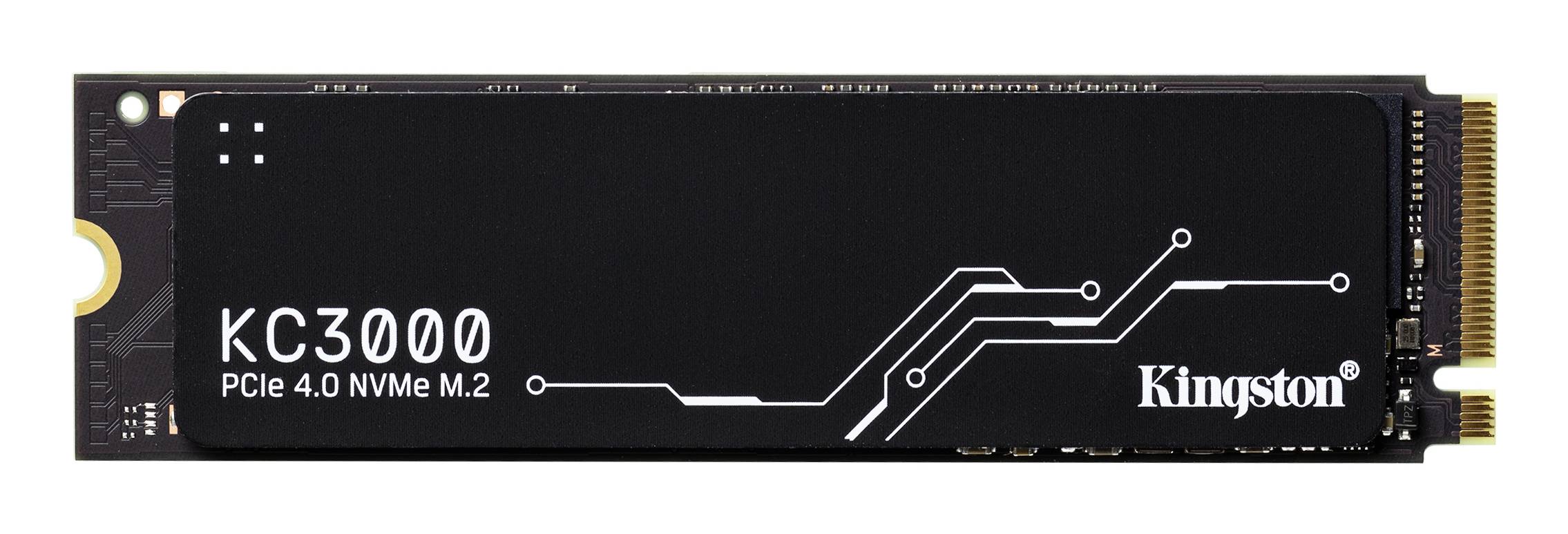 Kingston KC3000 PCIe 4.0 NVMe M.2 solid-state drive med svart värmeavledare-stil etikett och guldpläterad kontaktkant.