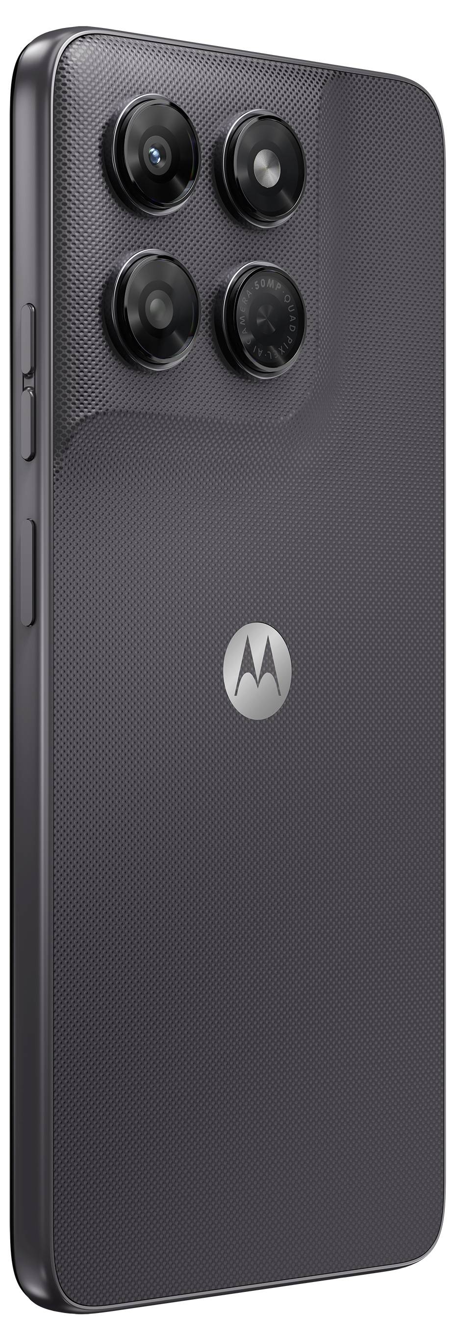 Bakvy av en svart Motorola-smartphone som visar en texturerad baksida, fyra bakre kamerallinser och Motorola-logotypen.