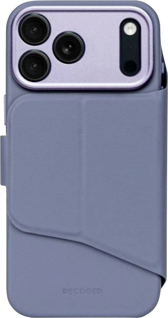 Lavendelsmartphonefodral med en stor främre flap och trippla kameraöppningar på baksidan, visad på en telefon mot en vit bakgrund