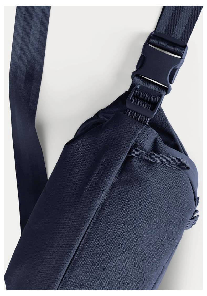 Moment Moment Everything Sling 2L Navy Tillbehörsväska-7