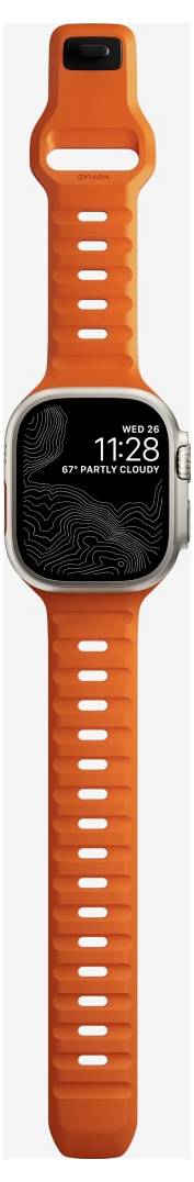 Ljus orange Apple Watch med svart urtavla som visar 11:28 och "ONS 26 SEP PARTY MOLNIGT," visad framifrån mot en vit bakgrund.