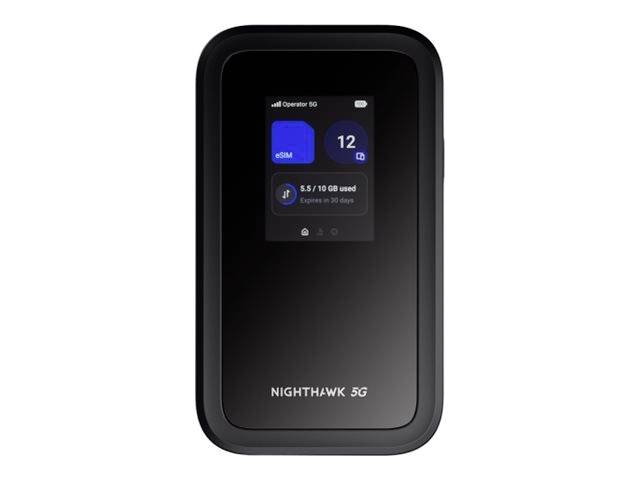 En svart Nighthawk 5G mobil hotspot som visar en statusskärm med eSIM, batteri på 12%, och dataanvändning 5,5/10 GB använt.